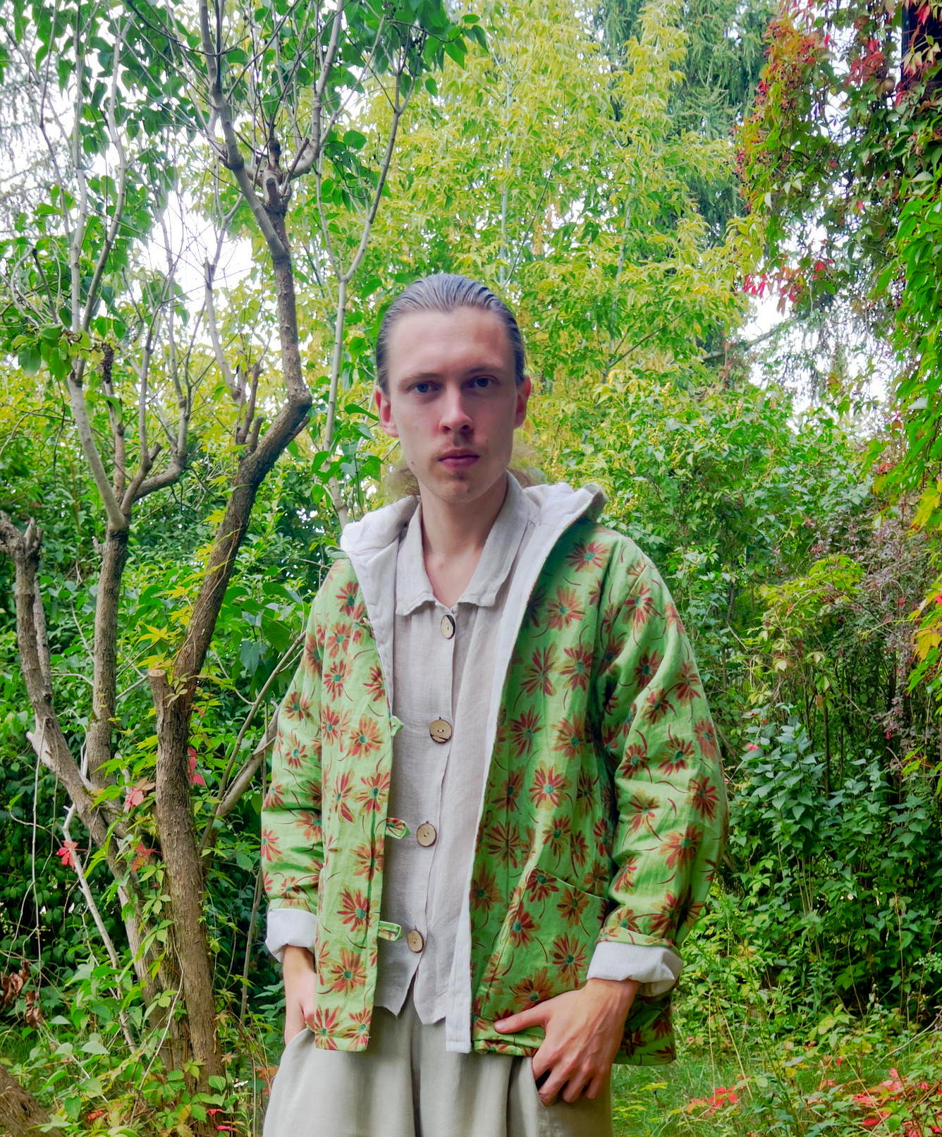 Kurtka - kufajka lniana z kapturem ocieplana - zielona w kwiaty – Soie Star - obrazek 3