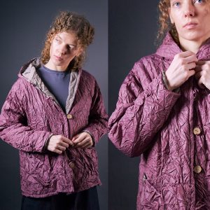 Ocieplana kurtka fioletowa plisowana/gnieciona z kapturem