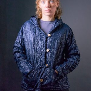 Ocieplana kurtka plisowana/gnieciona z kapturem