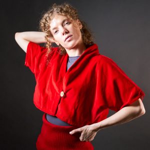 Aksamitna czerwona kamizelka