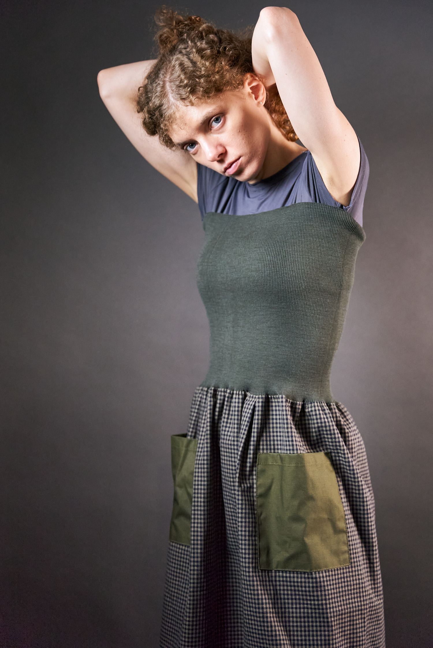 Spódnica - sukienka w kratę ze ściągaczem zielona - Soie Star - obrazek 2