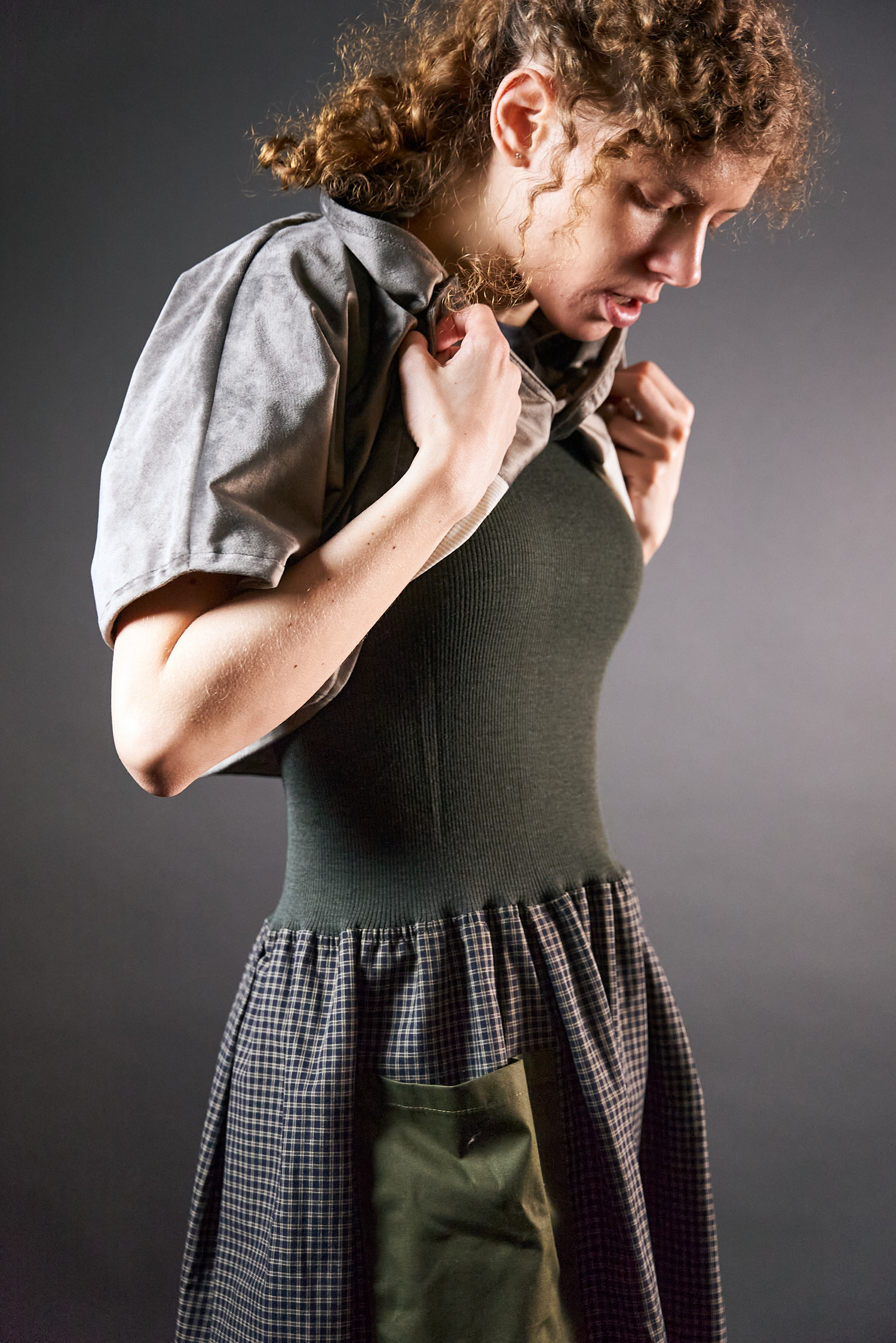 Spódnica - sukienka w kratę ze ściągaczem zielona - Soie Star - obrazek 5