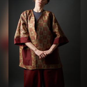 Długi żakardowy żakiet kimonowy w dużą bordowo-zlotą kratę – upcykling - Soie Star