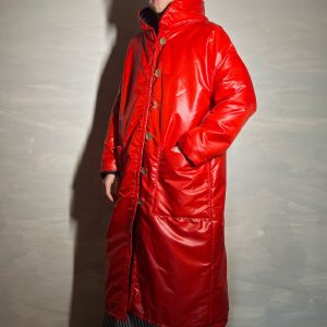 Czerwony długi płaszcz impregnowany z kapturem - Soie Star